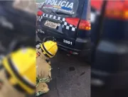 Vídeo: Bombeiros são chamados para tirar homem de 