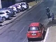 Vídeo: motociclista apedreja menino na cabeça no m