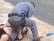 Policial é afastado ao ser filmado dando tapa no r