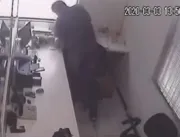 VÍDEO: Câmera flagra mulher sendo agredida pelo ex