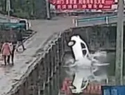 Homem cai com carro em rio 10 minutos após receber