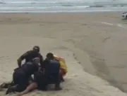 Vídeo: mulher é detida em praia após desrespeitar 