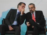 Bolsonaro ameaça demitir Weintraub após ler notíci