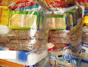 Governo começa distribuição de cestas básicas para