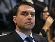 Flávio Bolsonaro é citado cinco vezes como líder d