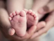 INUSITADO: Bebê choca pais ao mostrar ‘dedo do mei