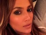 Aos 51 anos e empoderada, Jennifer Lopez posa nua 