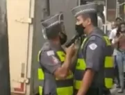 PM aponta arma para o rosto do colega durante brig