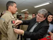 João Azevêdo promove policiais militares na data q
