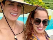 Mãe de Neymar segue amizade colorida com modelo pa
