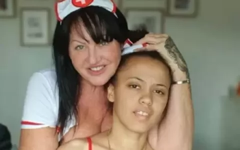 Mãe e filha lucram R$ 15 mil por semana com strip-