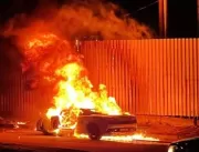 Vídeo impressionante: Lamborghini pega fogo com ca