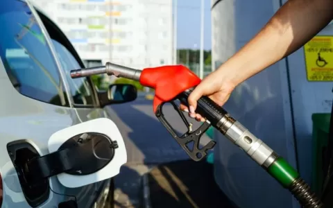 Menor preço da gasolina na capital é de R$ 5,249, 