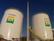 Petrobras reduz preço da gasolina em R$ 0,05 nas r