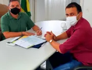 Efraim Filho garante R$ 400 mil para pavimentação 
