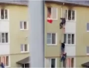 Vídeo! homens escalam prédio para salvar crianças 