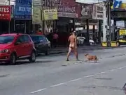 POLÊMICA: Homem é flagrado andando nu com facão em