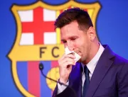 ASSISTA: Emocionado, Messi se despede do Barcelona