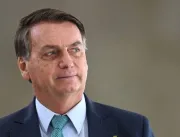 Bolsonaro diz que Barroso e Moraes extrapolam limi