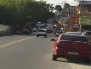 VÍDEO IMPRESSIONANTE: Caminhão carregado de tijolo