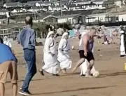 Freiras são flagradas jogando futebol em praia e V