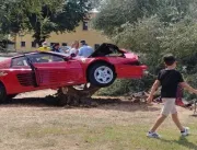 Motorista destrói Ferrari em árvore durante gravaç
