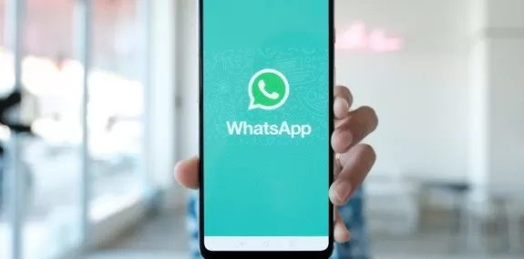 WhatsApp permite denunciar mensagens