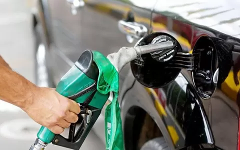 Preço do litro da gasolina já ultrapassa R$ 6,60 n