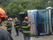 Ônibus tomba em rodovia e seis pessoas morrem