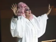 Pastor é afastado após se vestir como drag queen d