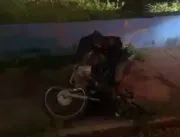 Motociclista morre ao invadir rua na contramão e c