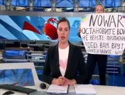 Jornalista de TV estatal russa dribla censura e in