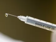 Homem é preso por se vacinar pelo menos 87 vezes c