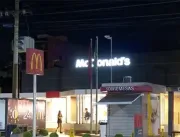 Atendente do McDonald’s é baleado após discussão p