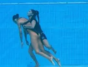 Nadadora perde a consciência na piscina e é resgat