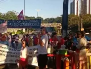 VEJA OS VÍDEOS: Protesto bloqueia Avenida Pedro II