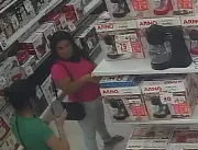 [ASSISTA] Câmera de segurança flagra mulheres furt