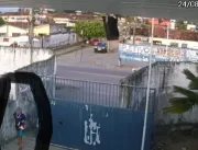 VEJA NO VÍDEO - Homem armado invade escola, promove arrastão e foge levando mais de 30 celulares de estudantes, em João Pessoa