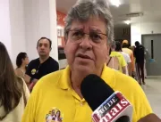 João Azevêdo vota, aguarda segundo turno e confia 