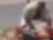IMAGENS FORTES: Vídeo mostra homem deitado no chão