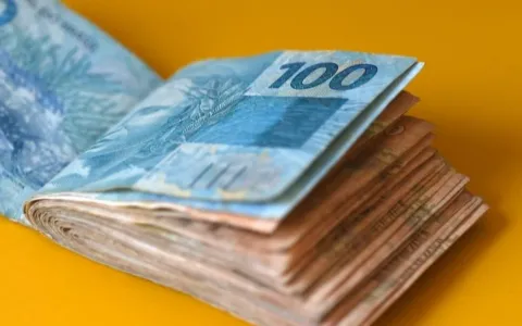 Governo aumenta salário mínimo para R$ 1.302 a par