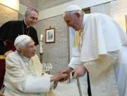 Ex-pontífice Bento XVI está muito doente, afirma P