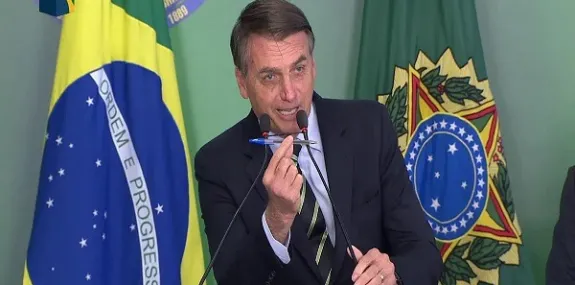 Gastos de Bolsonaro com cartão podem ser maiores q