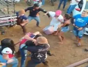 Vídeo flagra briga generalizada com homens armados durante vaquejada no Sertão da Paraíba; assista