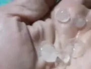 [VÍDEO] Chove GRANIZO durante tempestade em municí