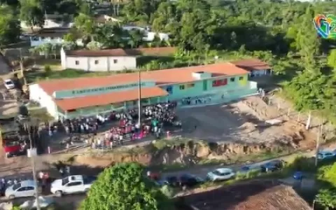 Prefeita Aliny Povão entrega Escola Municipal Rafa