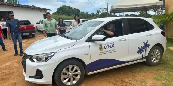 Prefeitura de Conde entrega veículo para comunidad