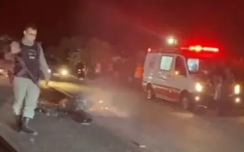[VÍDEO FORTE] Homem morre após colidir moto (na co