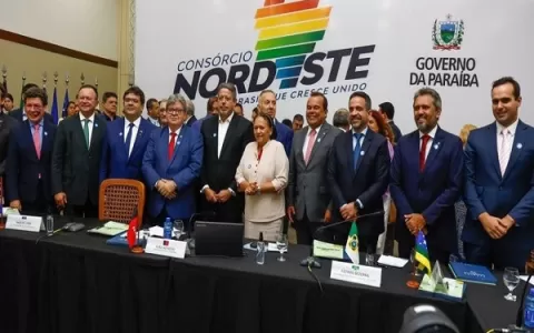 João Azevêdo encerra reunião do Consórcio Nordeste