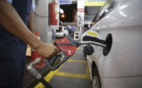 Preço da gasolina começa a cair em João Pessoa e p